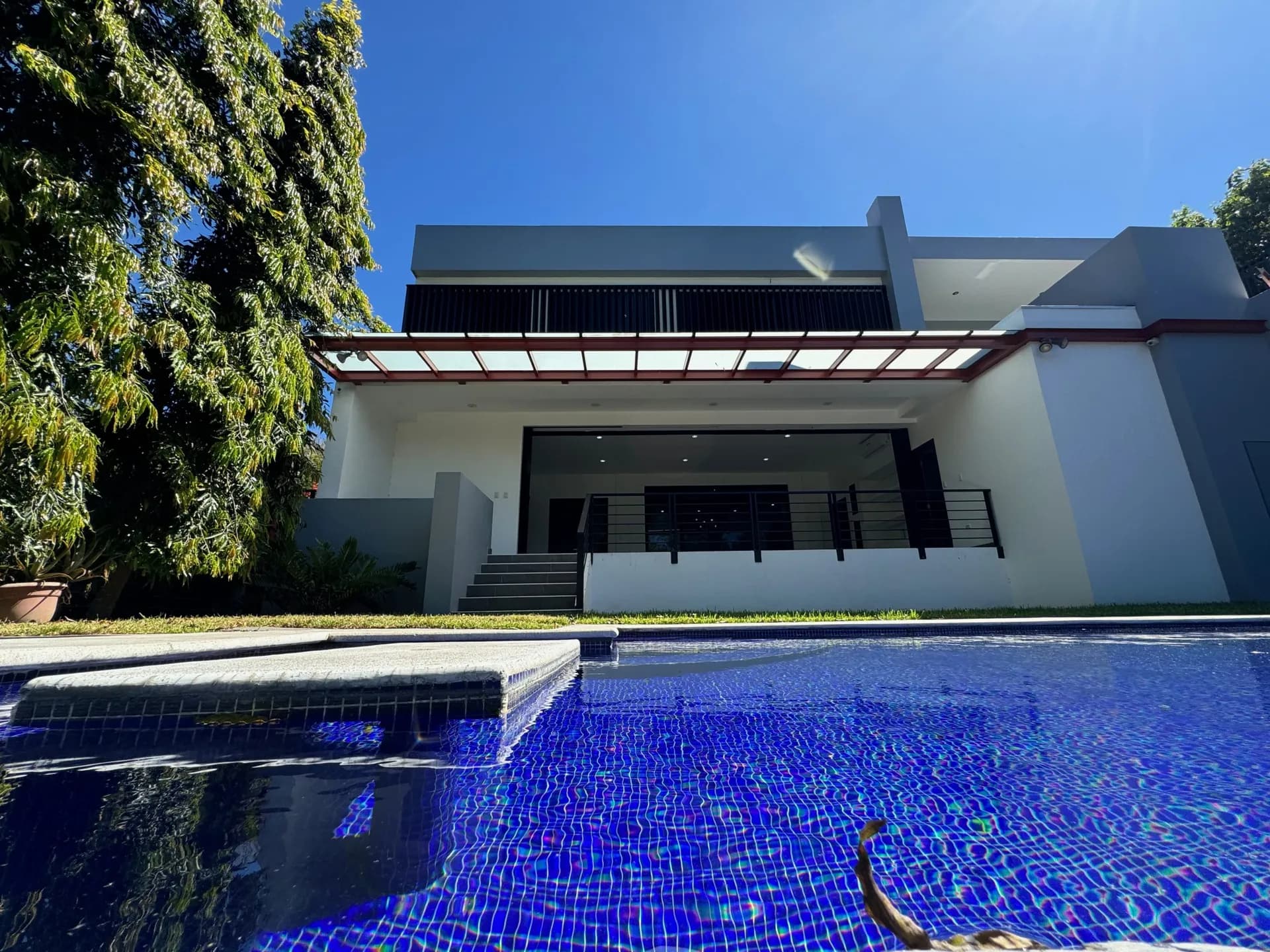 MANSION en VENTA en EL SALVADOR por $1.4 MILLONES