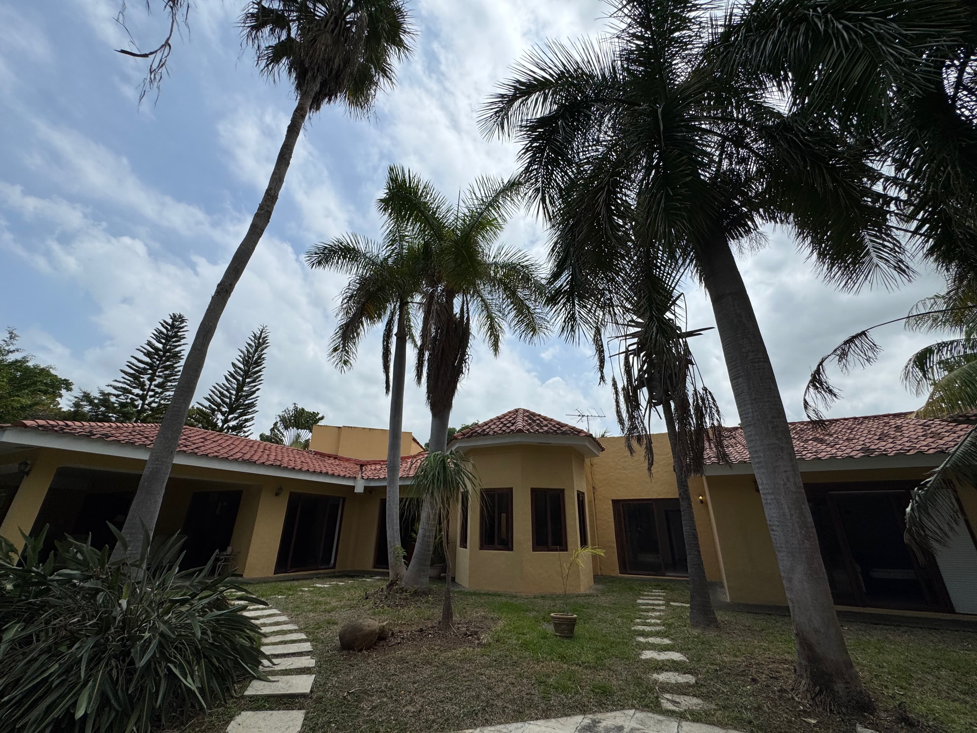 Impresionante casa de un nivel en venta en la hacienda