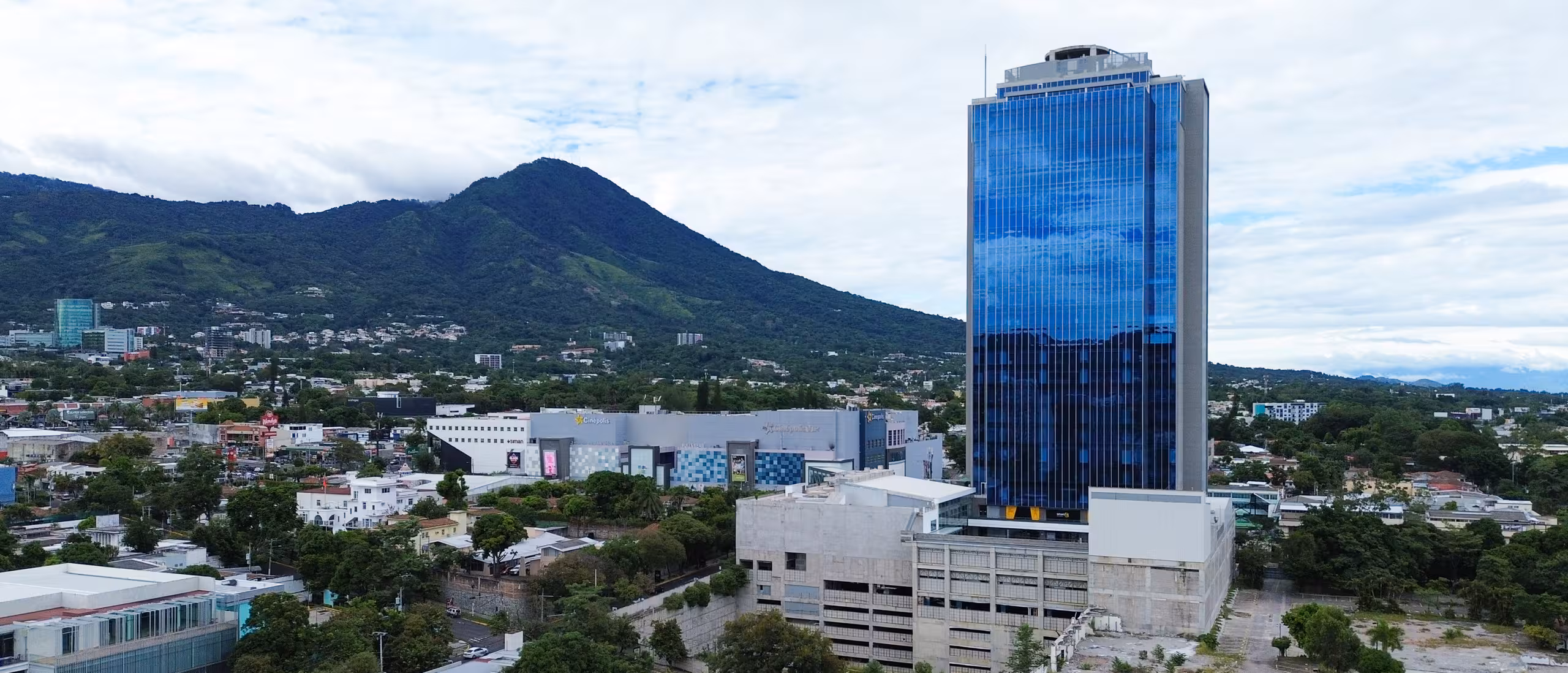 Condominio 71 • Mejor ubicación en Escalón • Wifi