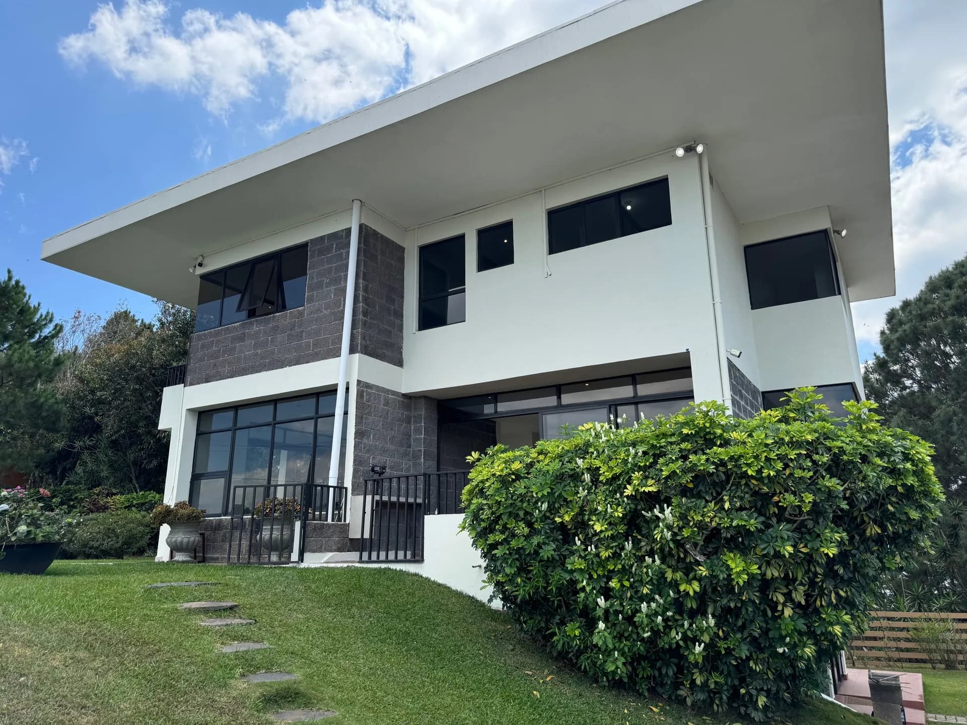 Impresionnate casa en venta en los planes de renderos